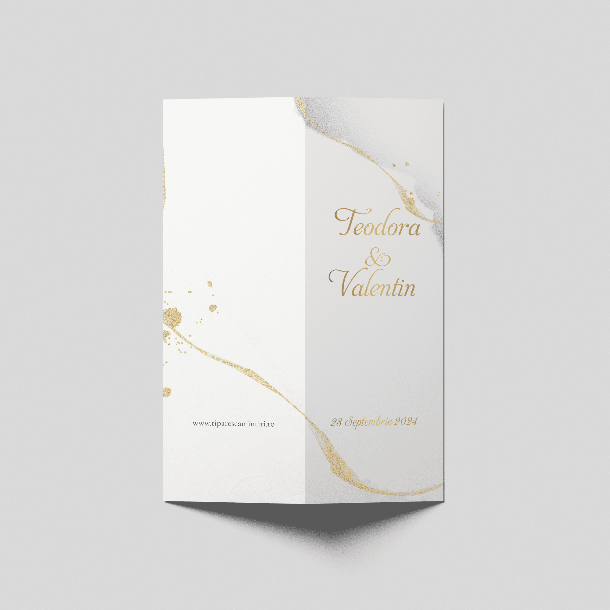 Meniu de nuntă bifold cu linii fluide aurii pe fundal ivory, elegant și personalizabil.