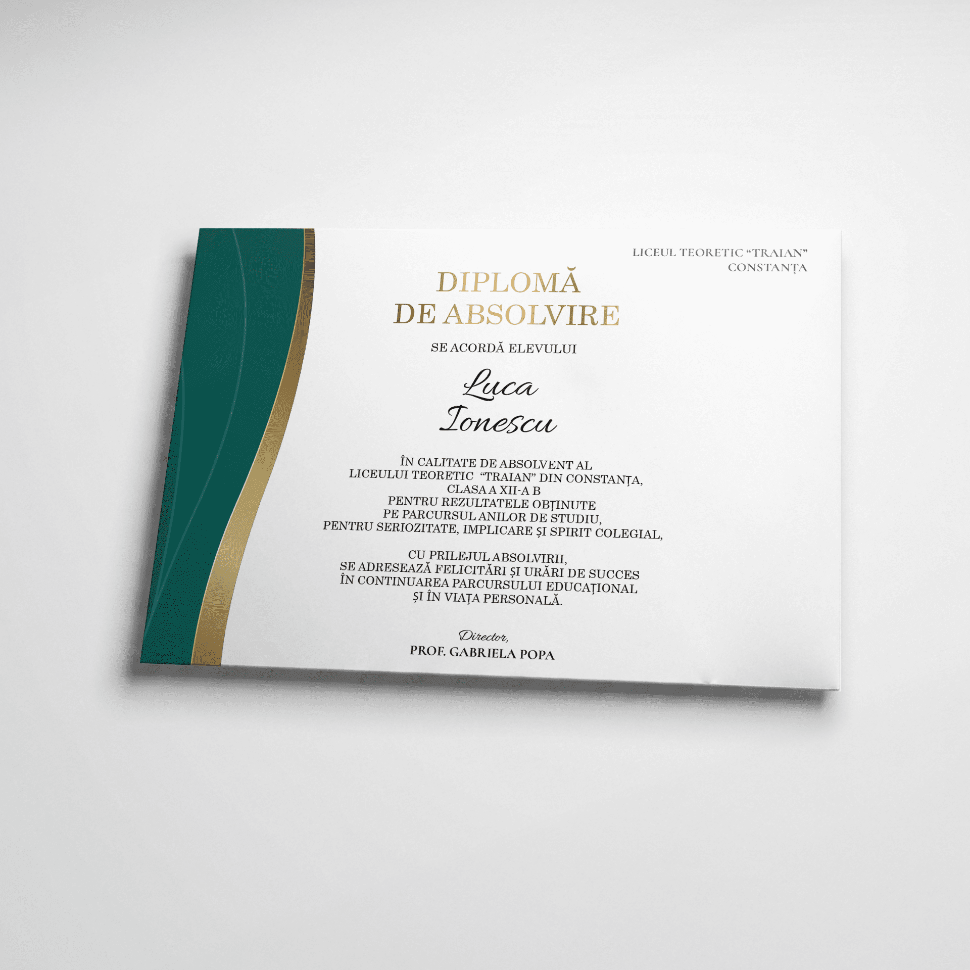 Diplomă de absolvire personalizată, model verde cu accente aurii
